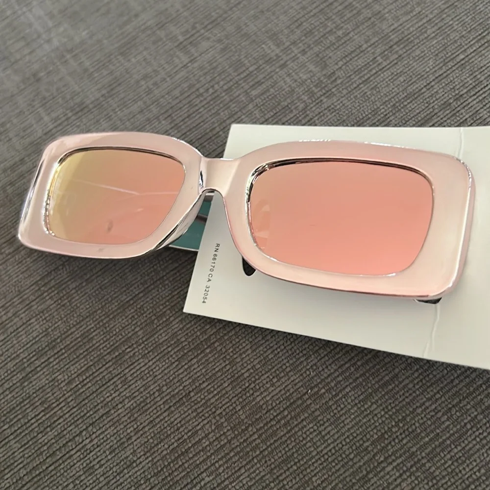 URBAN OUTFITTERS UO Essential Chunky Frame Rectangle Sunglasses NWT